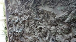 Бесподобная композия в техние горельефа притягивает внимание